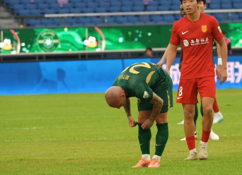 bti体育-李镇全辱骂对手将被罚！媒体人热议：胡来啊，搬起石头砸自己的脚